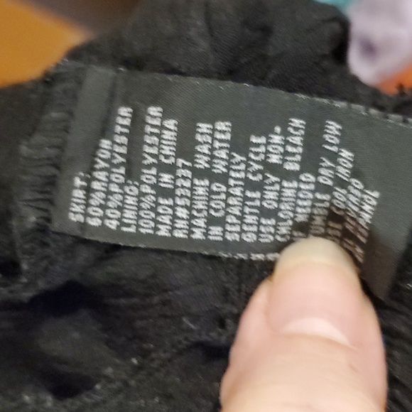 Mlle Gabrielle midi length black skirt hi-lo - Picture 5 of 7